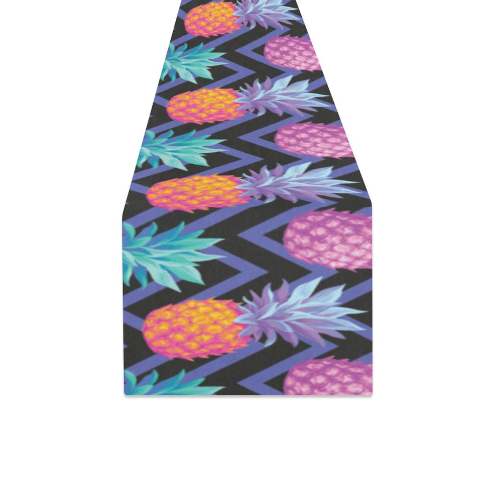 Pineapples pattern zigzag background Table Runner