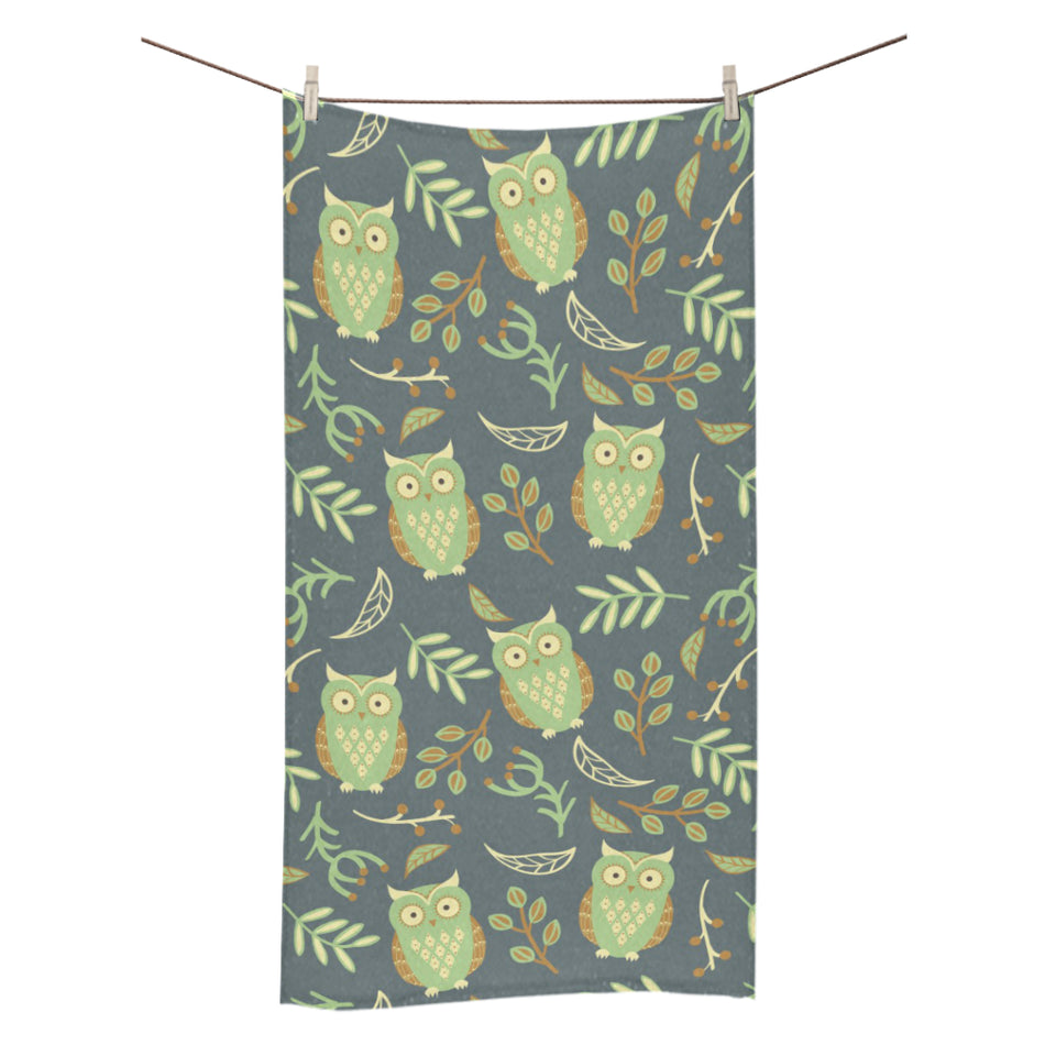 Cute owls leaves pattern Bath Towel