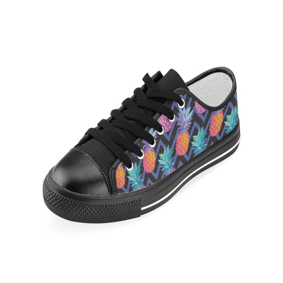 Pineapples pattern zigzag background Kids' Boys' Girls' Low Top Canvas Shoes Black