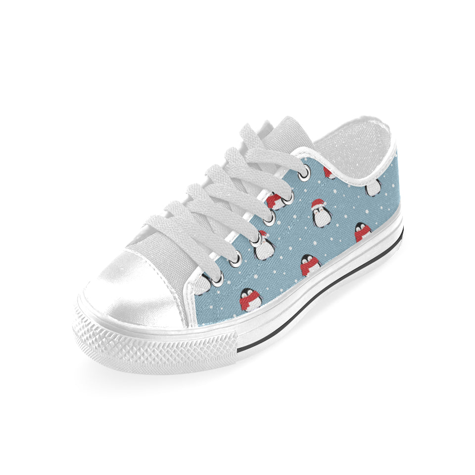 Cute penguin christmas snow pattern Men's Low Top Shoes White
