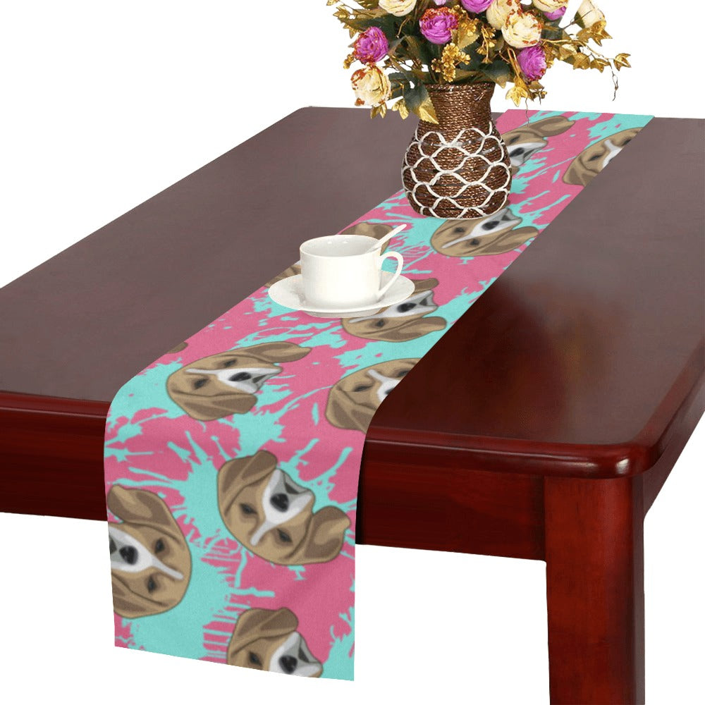 Beagle muzzles turquoise paint splashes pink patte Table Runner