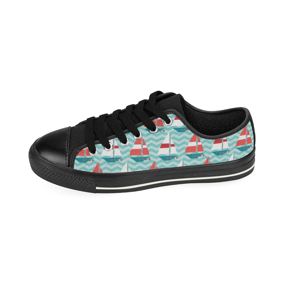 Red White sailboat wave background Men's Low Top Canvas Shoes Black
