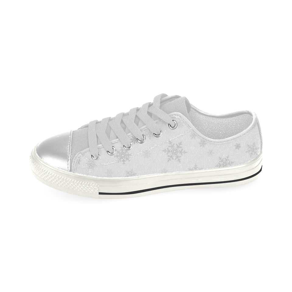 Snowflake pattern white background Women's Low Top Canvas Shoes White