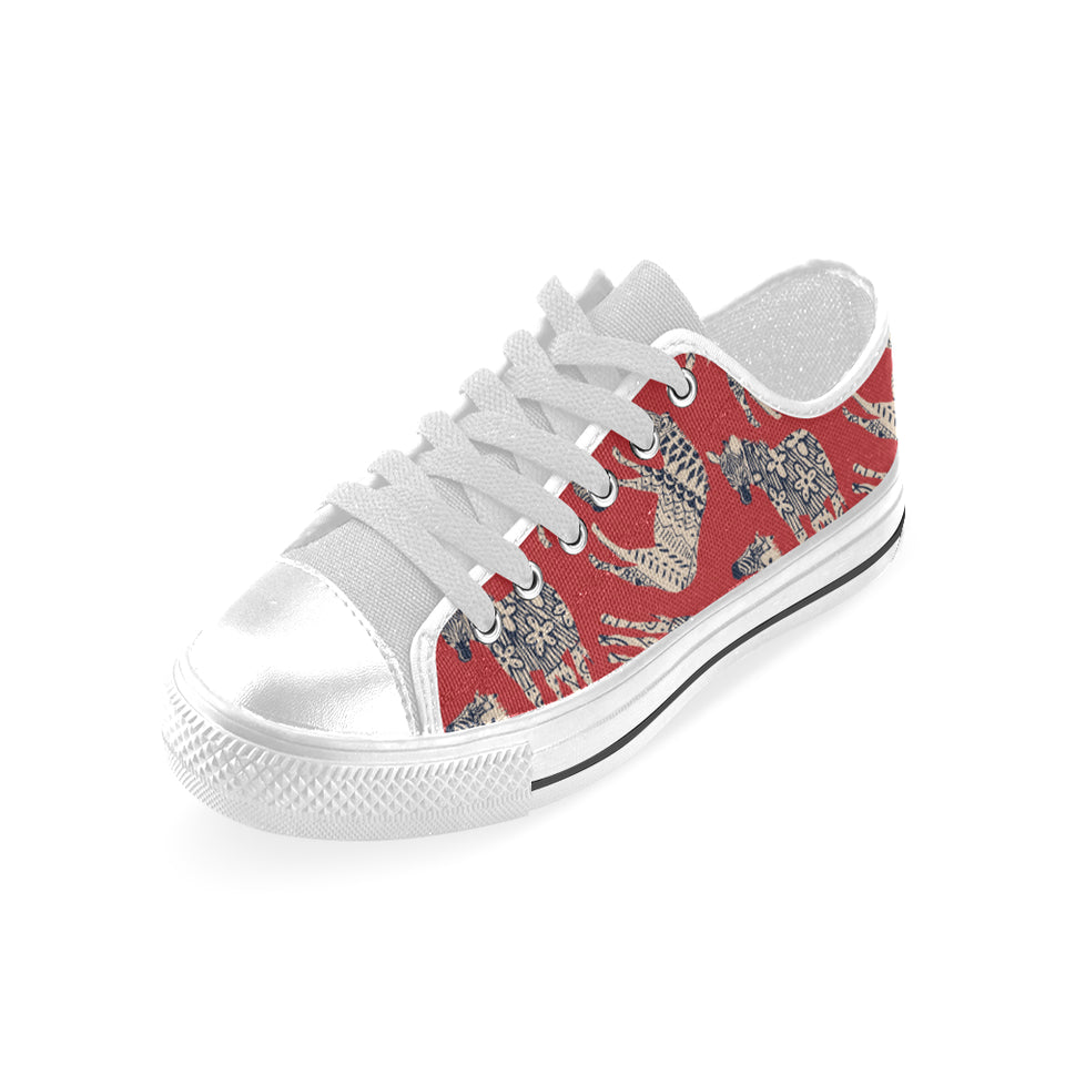 Zebra abstract red background Men's Low Top Shoes White