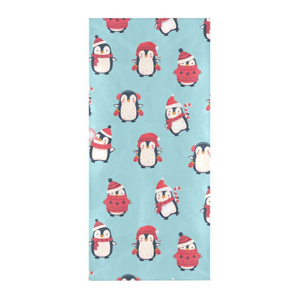 Cute penguin christmas design pattern Beach Towel