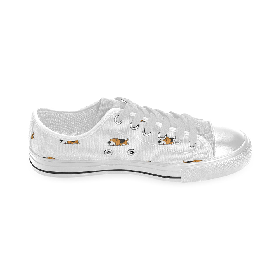 Cute beagle dog sleeping pattern Men's Low Top Shoes White