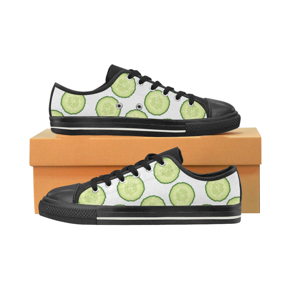 Cucumber slices pattern Men's Low Top Canvas Shoes Black