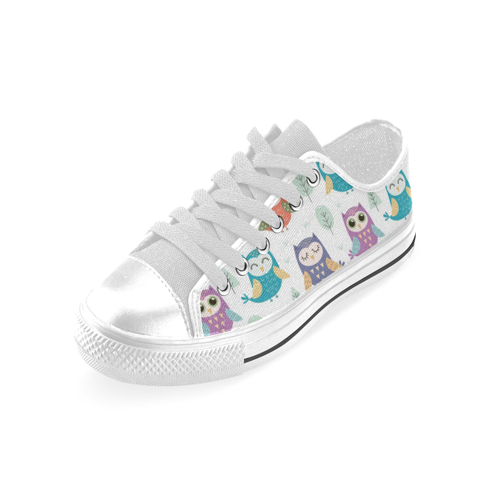 Cute owl pattern Men's Low Top Canvas Shoes White