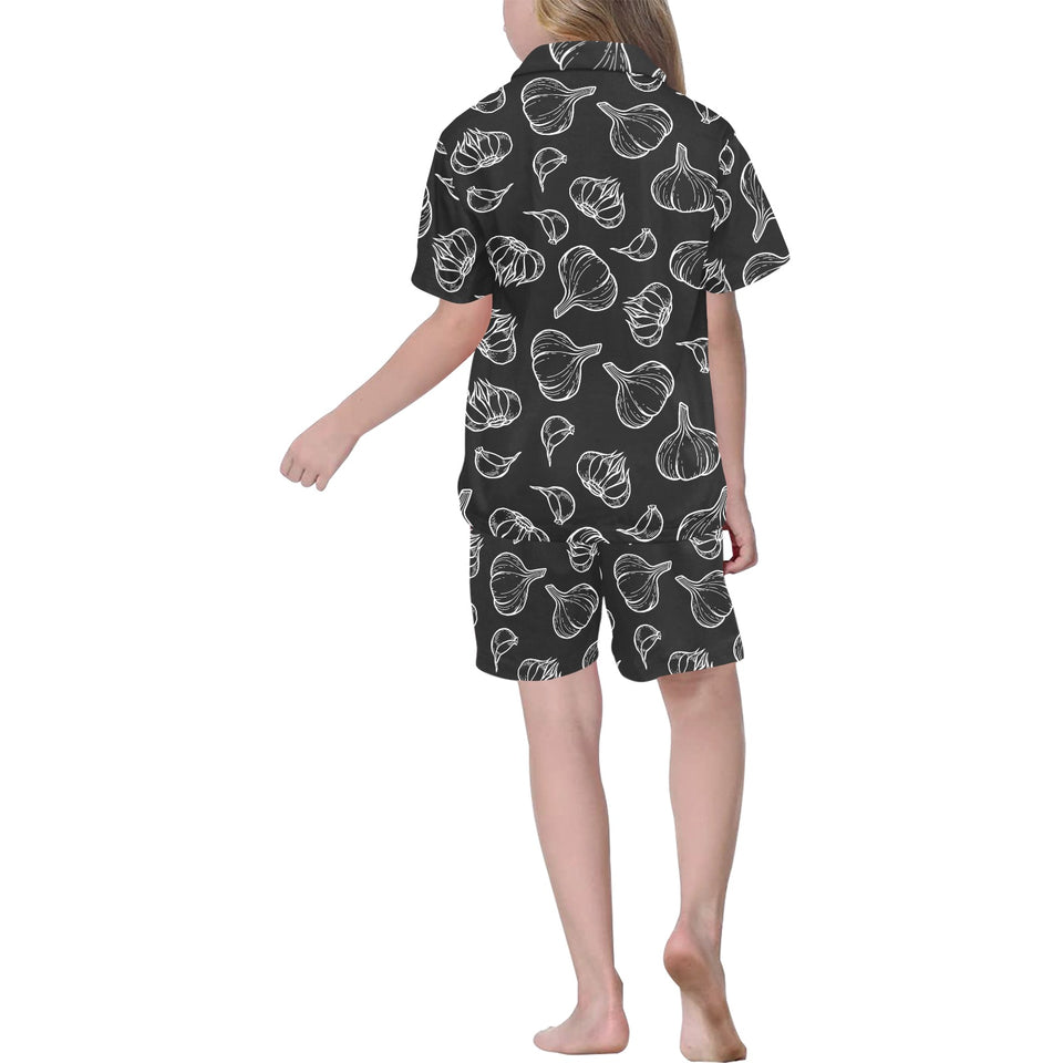 Garlic pattern black background Kids' Boys' Girls' V-Neck Short Pajama Set