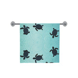 Sea turtle with blue ocean backgroud Bath Towel