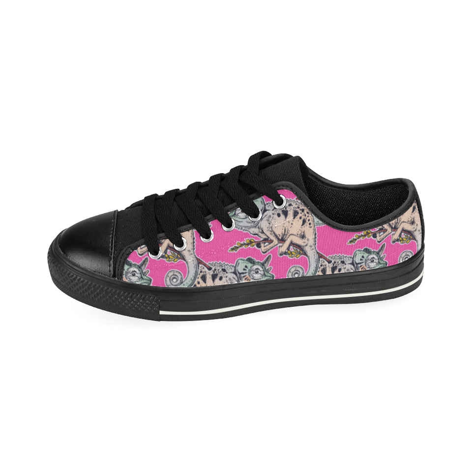 Chameleon lizard pattern pink background Men's Low Top Canvas Shoes Black