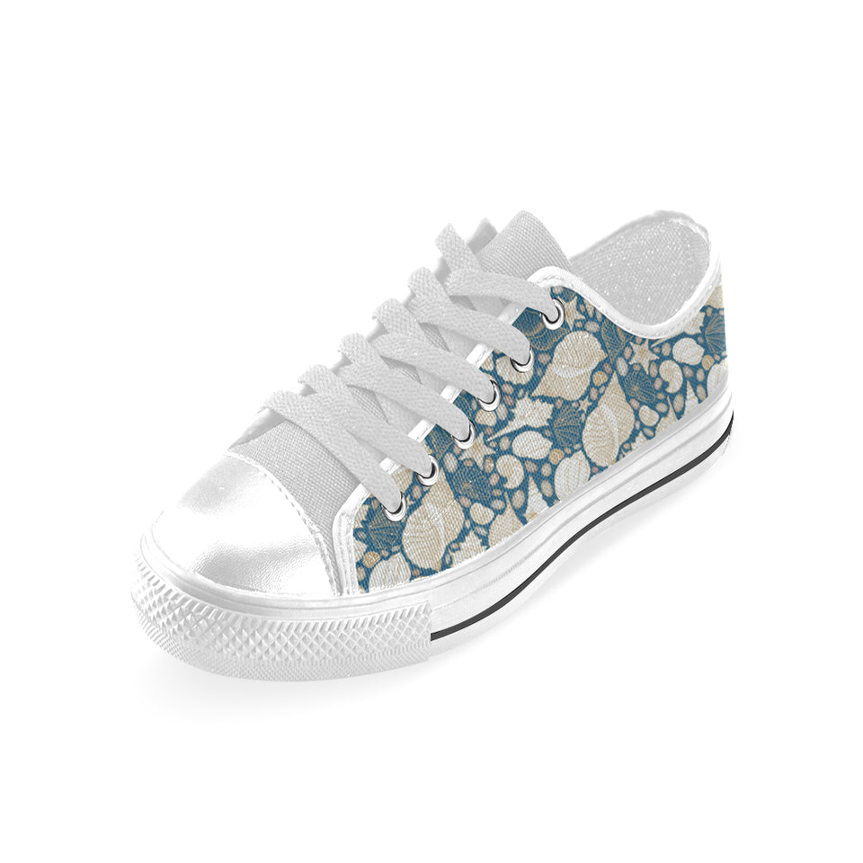 Sea turtle Polynesian Tribal design pattern Men's Low Top Shoes White