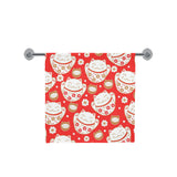 Cute Maneki neko cat red background Bath Towel