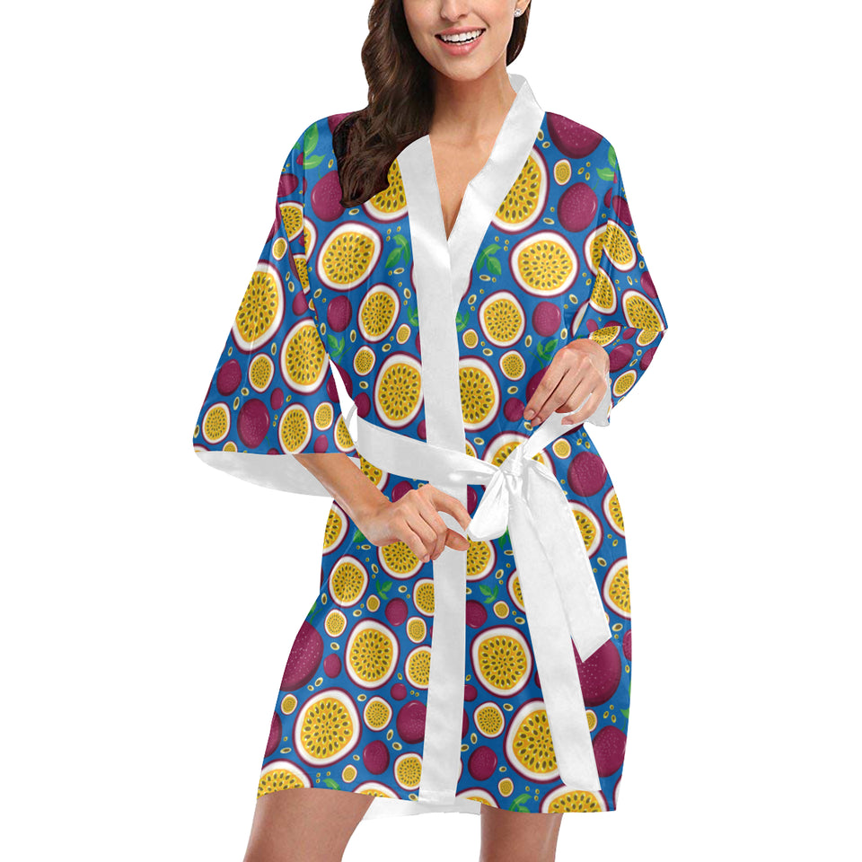 Passion fruit blue background Women's Short Kimono Robe