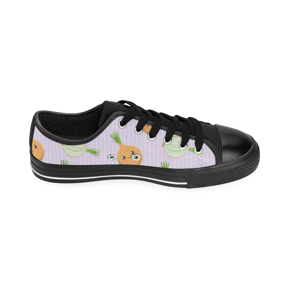 cute onions smiling faces purple background Men's Low Top Canvas Shoes Black