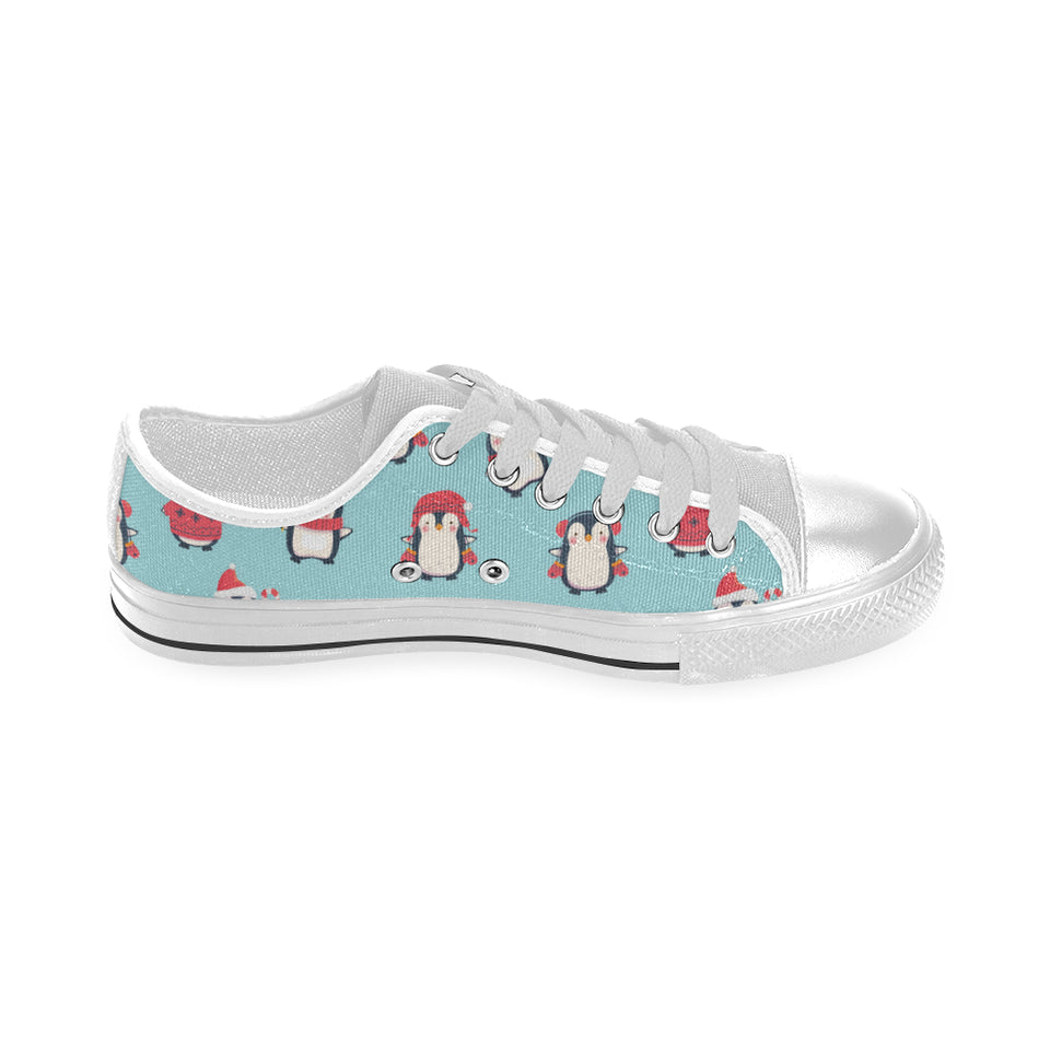 Cute penguin christmas  design pattern Men's Low Top Shoes White
