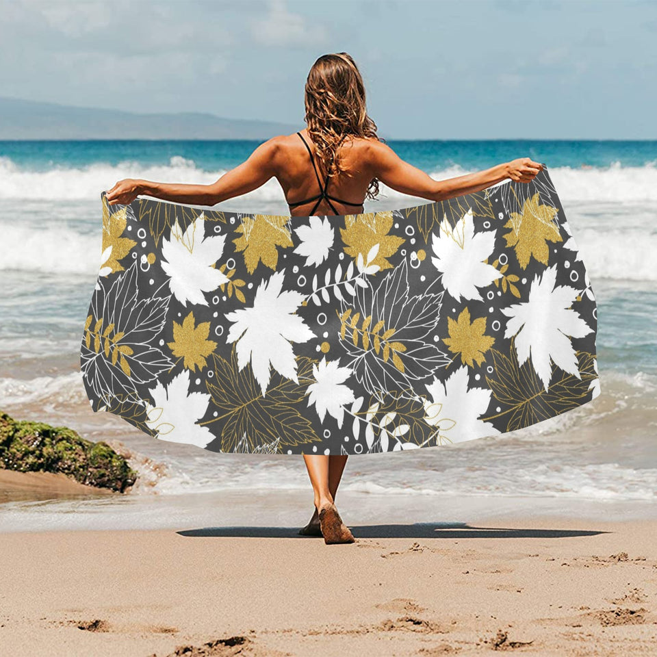 Beautiful gold autumn maple leaf pattern Beach Towel