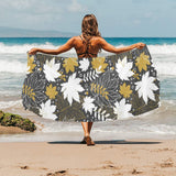 Beautiful gold autumn maple leaf pattern Beach Towel
