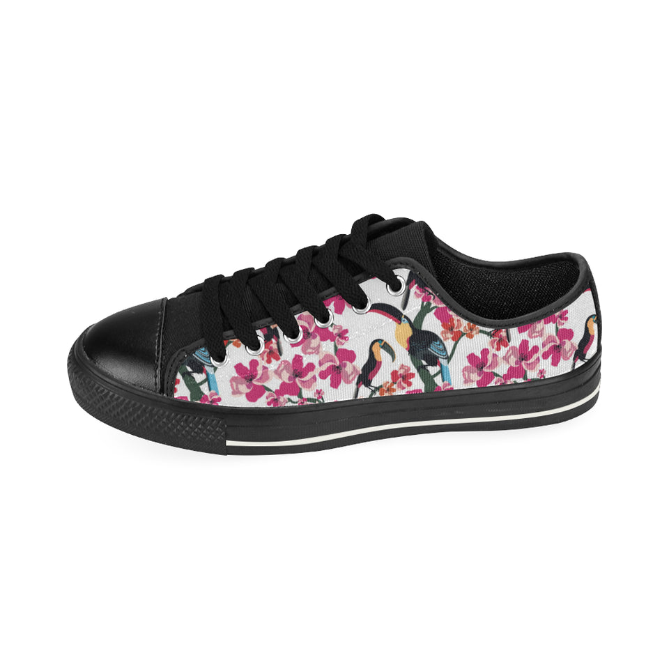 Toucan flower design pattern Men's Low Top Canvas Shoes Black