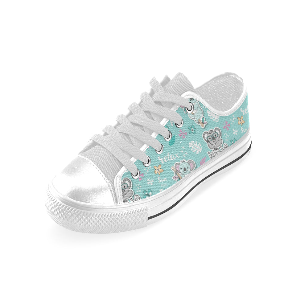 Cute koalas blue background pattern Men's Low Top Canvas Shoes White