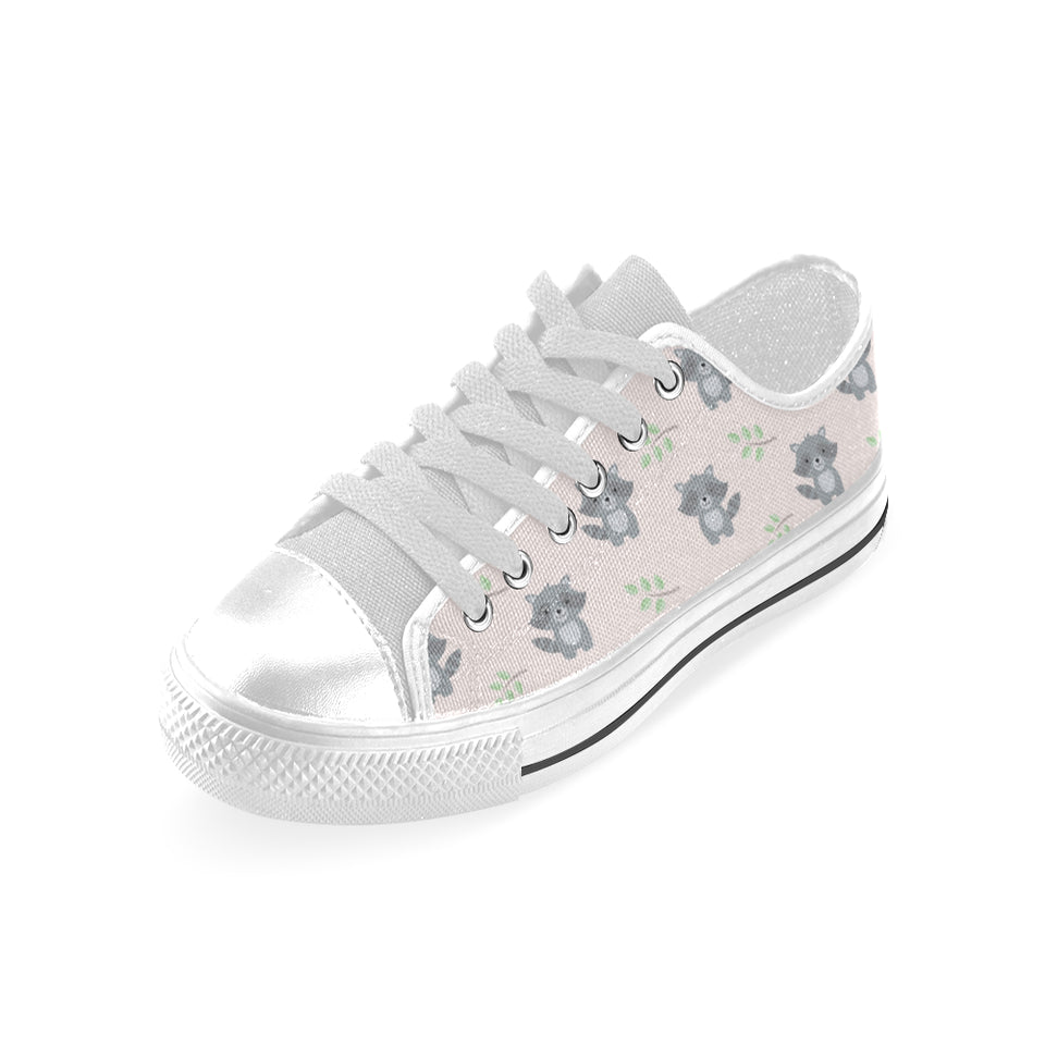 cute raccoons leaves pattern Men's Low Top Shoes White