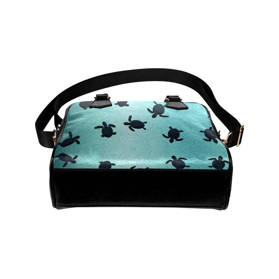 Sea turtle with blue ocean backgroud Shoulder Handbag