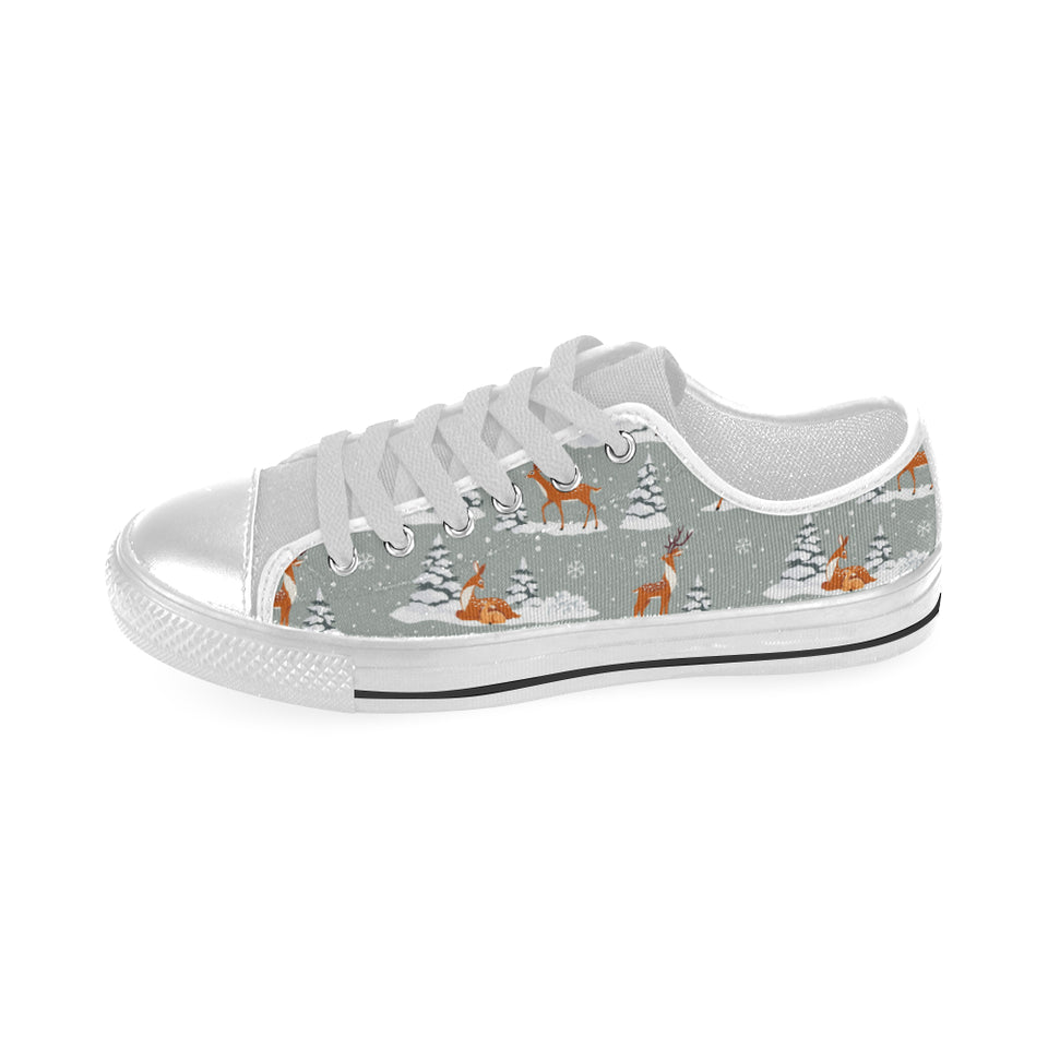 Beautiful deers Winter Christmas Men's Low Top Canvas Shoes White