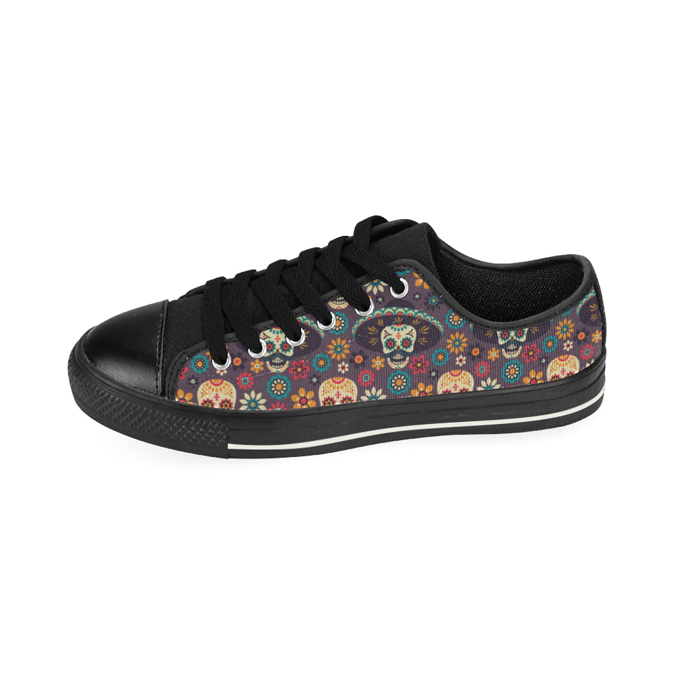 Sugar skulls flower maxican pattern Men's Low Top Canvas Shoes Black