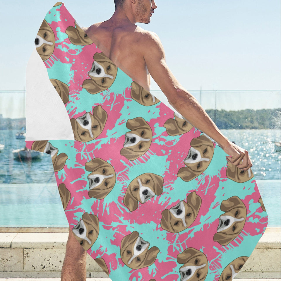 Beagle muzzles turquoise paint splashes pink patte Beach Towel