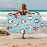 Cute penguin christmas design pattern Beach Towel