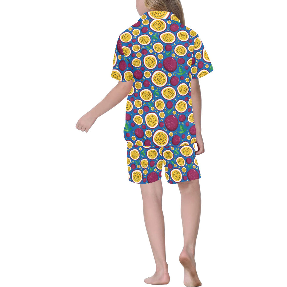 Passion fruit blue background Kids' Boys' Girls' V-Neck Short Pajama Set