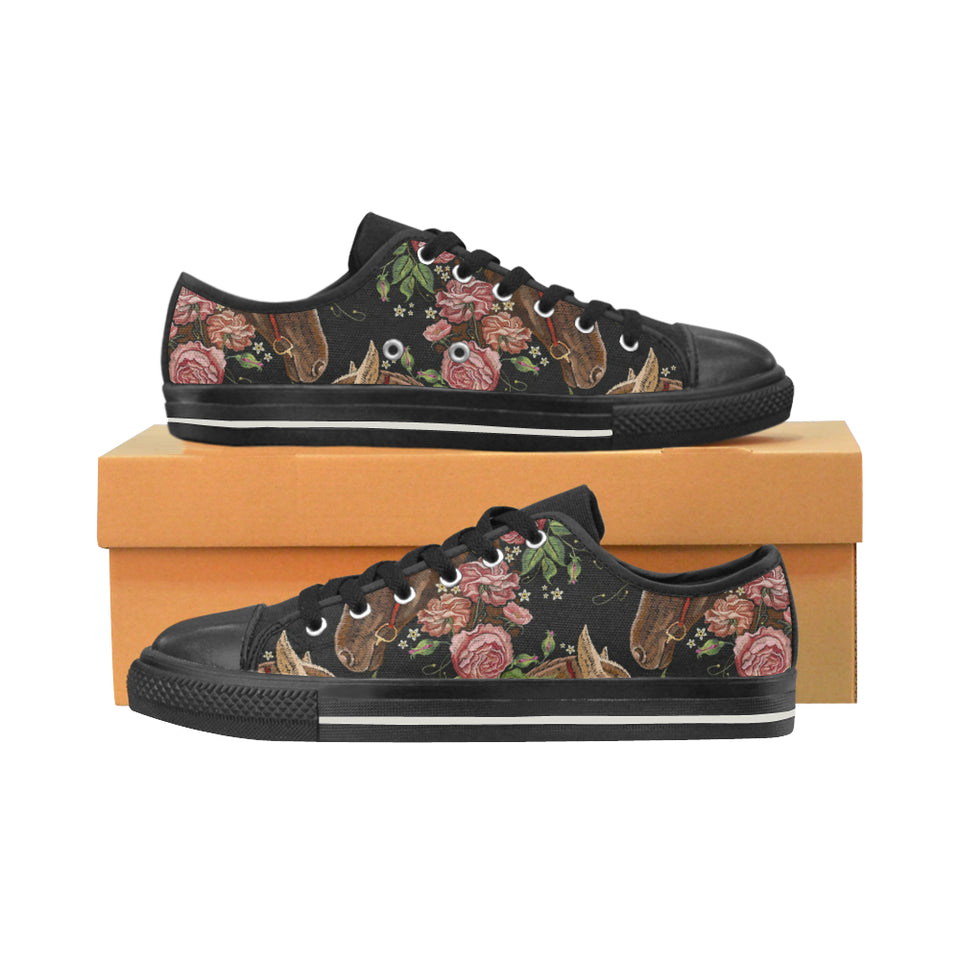 Horse head wild roses pattern Men's Low Top Canvas Shoes Black