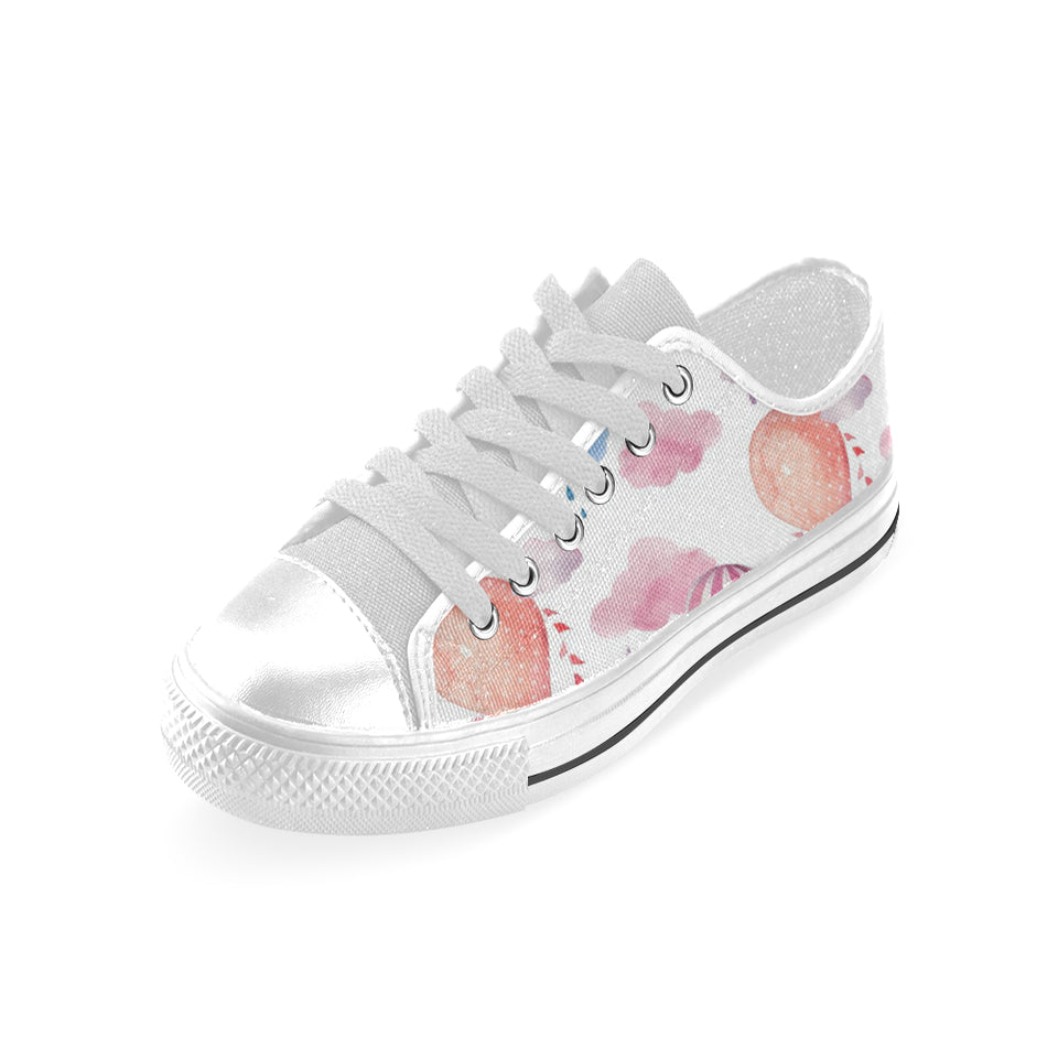 Watercolor air balloon cloud pattern Men's Low Top Canvas Shoes White