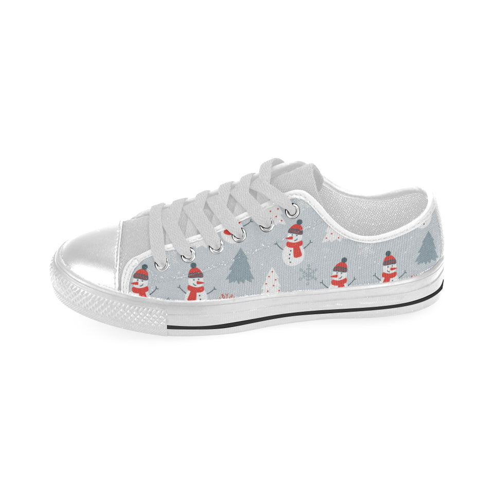 Snowman christmas  tree snow gray background Men's Low Top Shoes White