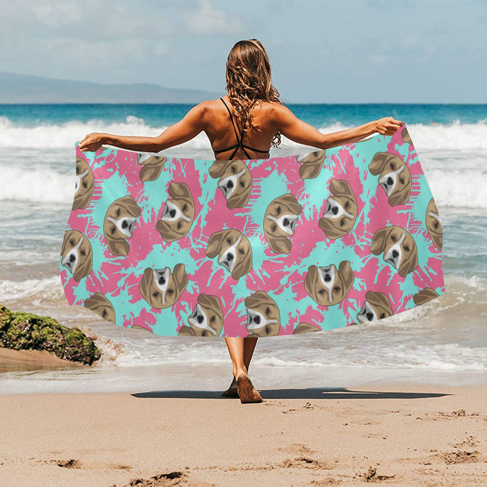 Beagle muzzles turquoise paint splashes pink patte Beach Towel