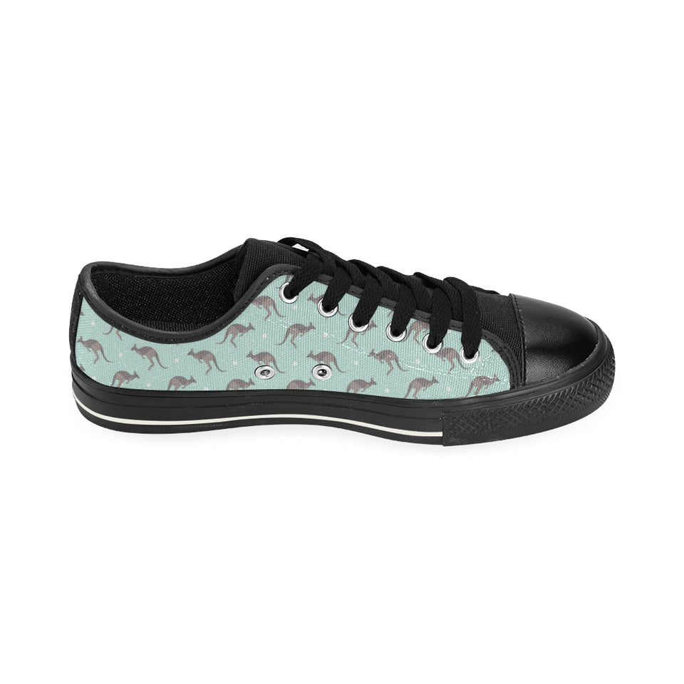Kangaroo pattern background Men's Low Top Canvas Shoes Black