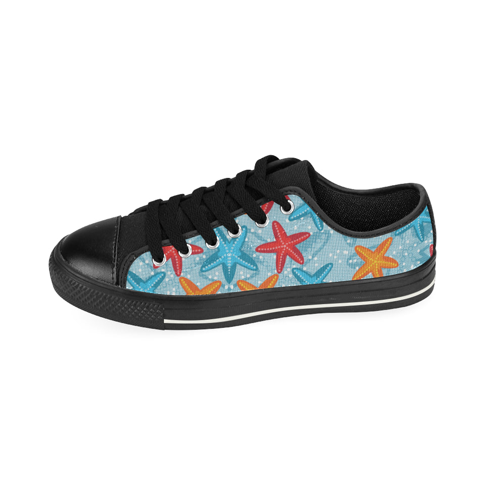 Blue red orange starfish pattern Men's Low Top Canvas Shoes Black