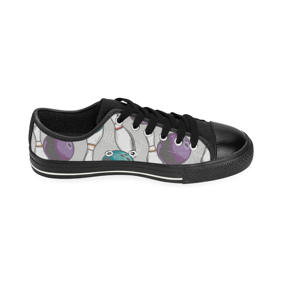 Bowling ball and pin gray background Men's Low Top Canvas Shoes Black