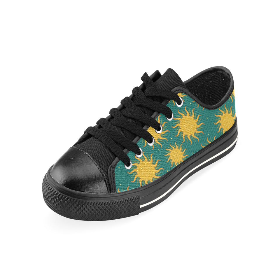 Sun green background Men's Low Top Canvas Shoes Black