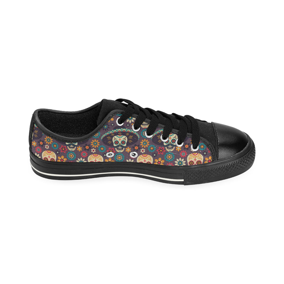 Sugar skulls flower maxican pattern Men's Low Top Canvas Shoes Black