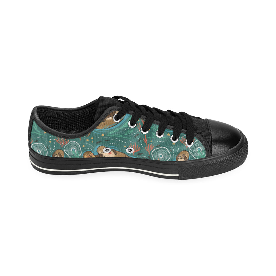 cute brown sea otters ornamental seaweed corals gr Men's Low Top Canvas Shoes Black