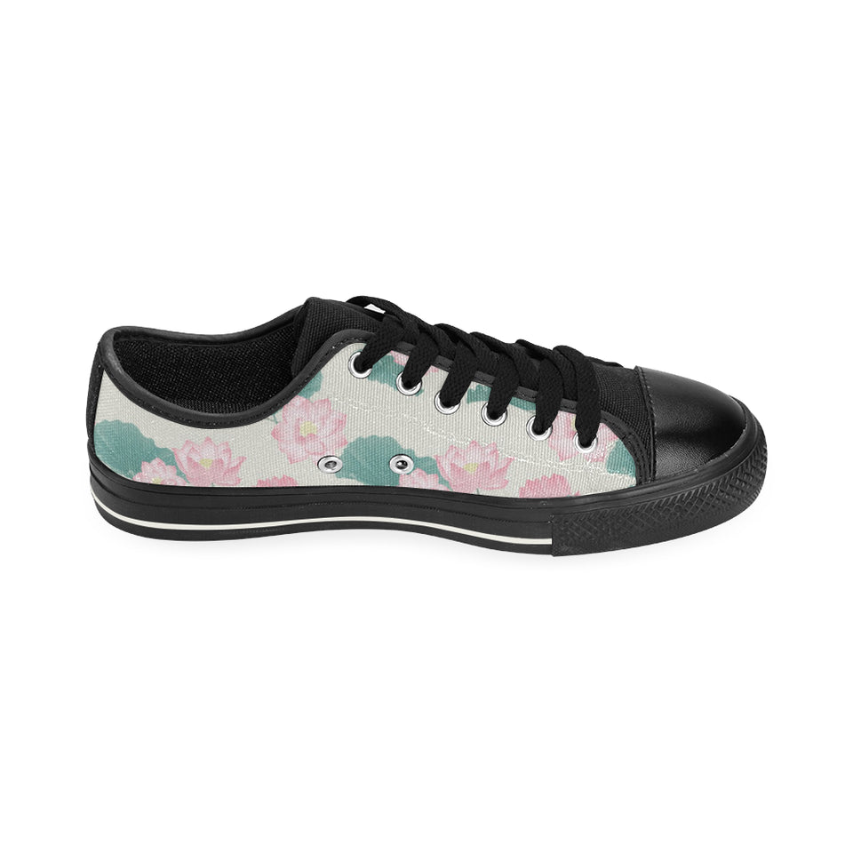 Pink lotus waterlily leaves pattern Men's Low Top Canvas Shoes Black