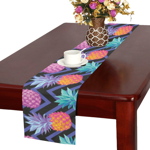 Pineapples pattern zigzag background Table Runner