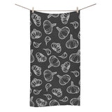 Garlic pattern black background Bath Towel