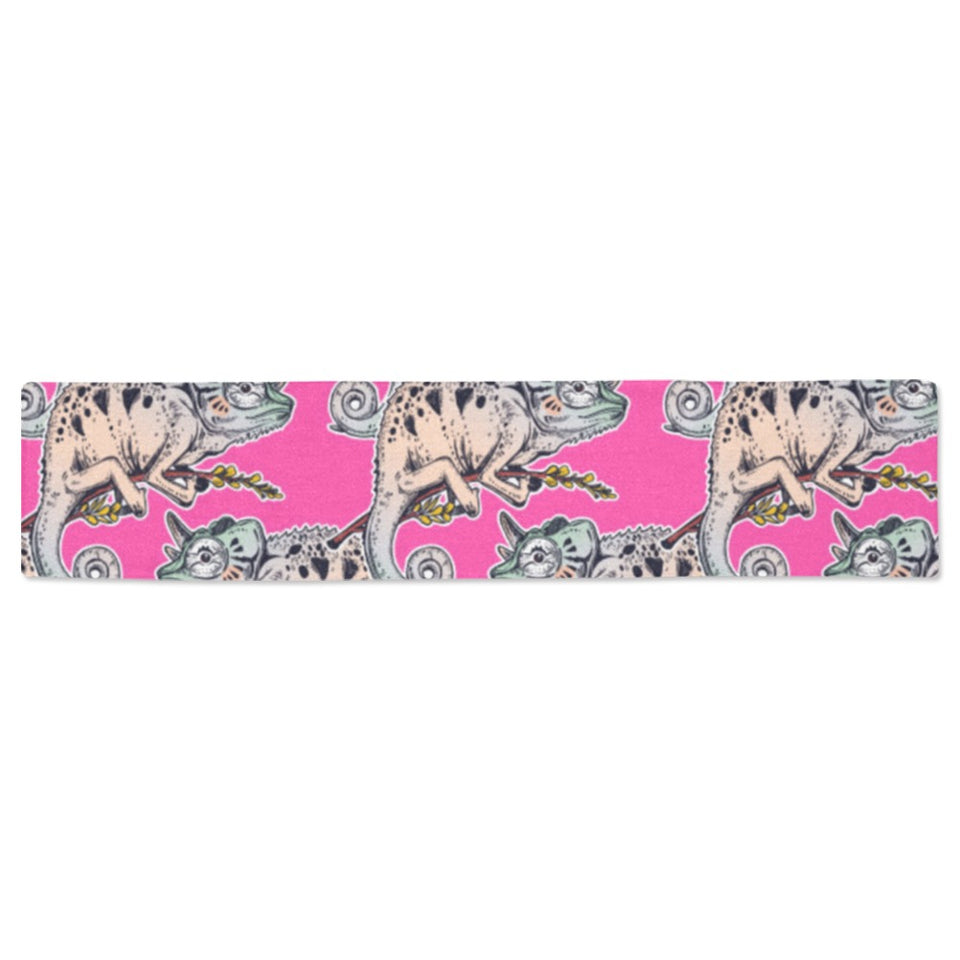 Chameleon lizard pattern pink background Table Runner