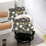 Beautiful gold autumn maple leaf pattern Heat Resistant Oven Mitts