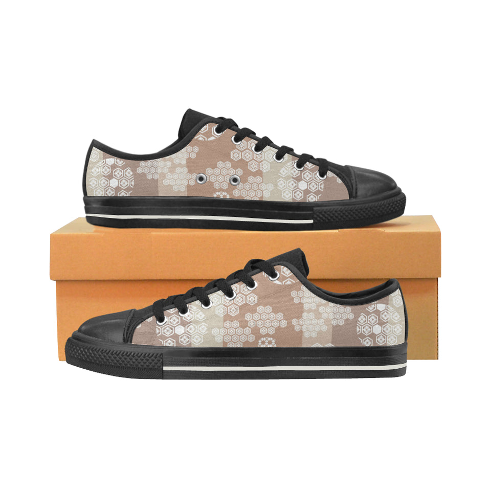 Beautiful hexagon japanese  pattern Men's Low Top Canvas Shoes Black
