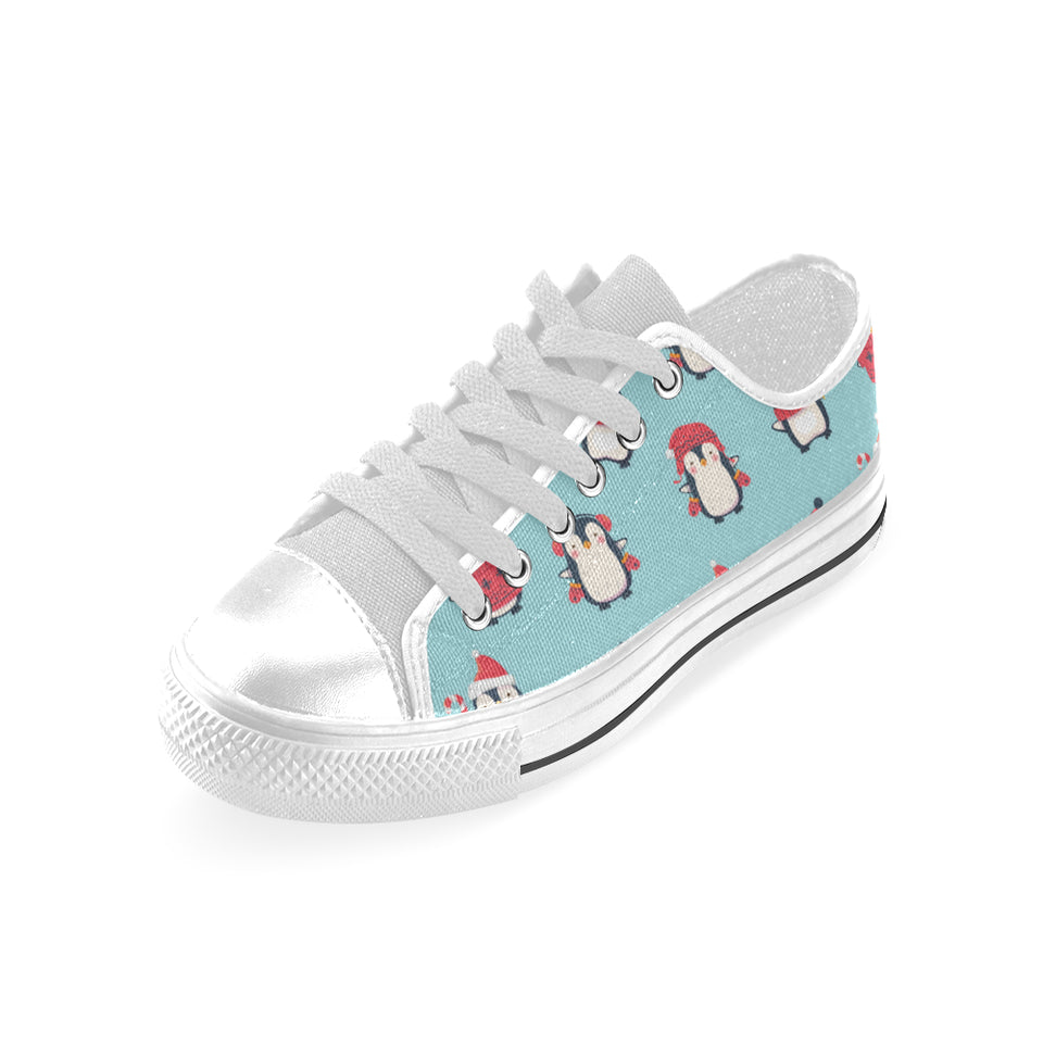 Cute penguin christmas  design pattern Men's Low Top Shoes White