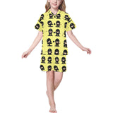 Cute ninja yellow background Kids' Boys' Girls' V-Neck Short Pajama Set