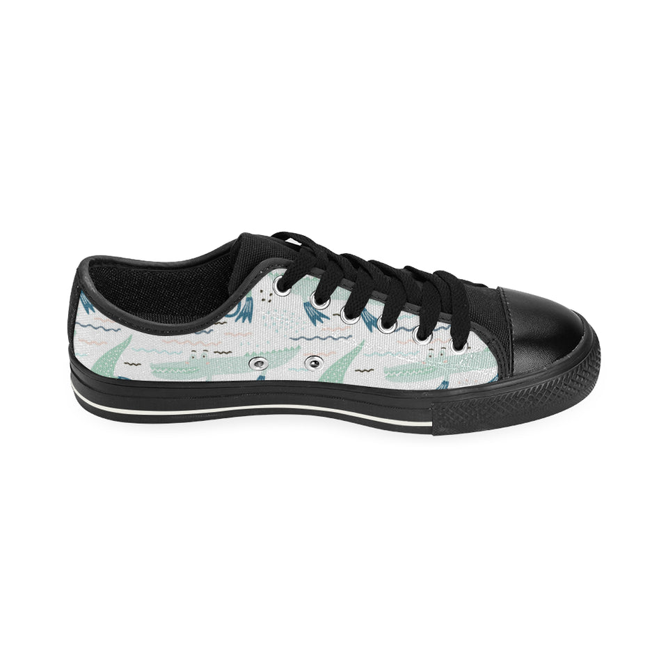 Crocodile diver pattern Men's Low Top Canvas Shoes Black